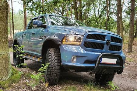 Stopnie boczne, czarne - Dodge Ram 2009-2018 (długość: 220 cm) 01677989